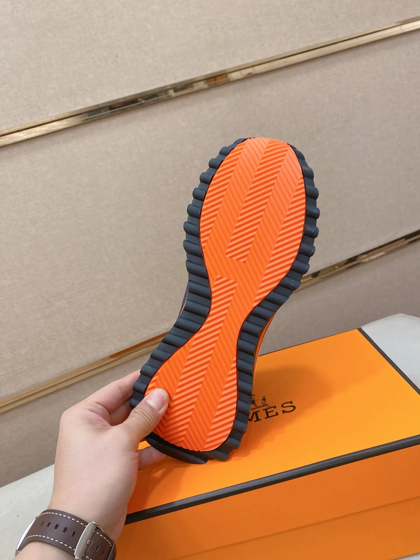 Men's clothing and shoes💰: 520💰《HERMES》【Classic original single version】Hermès; top 🔝purchasing agent🔍🔍men's latest 🇺🇸 counter sales simultaneously, original imported from Italy ▲▲first-layer cowhide ▲▲ (high-end, nobility, class) times) Exquisite workmanship (Italian 🇮🇹Imported water-dyed 🐂cowhide lining) sole: Original sole provided by the original factory, ⚠️exclusive double-layer activity·TPR·rubber·combined molded outsole; super comfortable·wear-resistant·non-slip·environmental protection The real thing is more beautiful if you take the real thing (high quality, follow the order), you can enter and exit the counter at will * Number of yards: 38·39·40·41·42·43·44# (can be customized 45.)